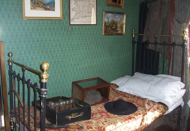 Holme's bedroom in 221B Baker street